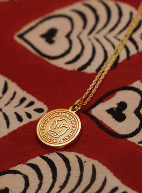 THISNESS 足银镀金马年祝福金币项链