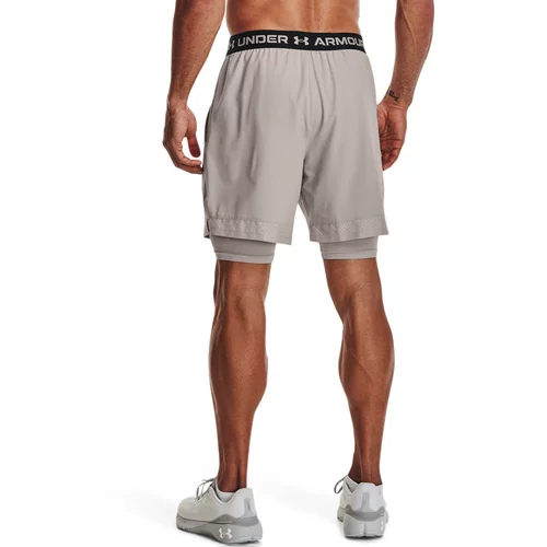 И официальный официальный UA, исчезающий два мужчин -в одном тканом спортивном спортивном шортах 1373764