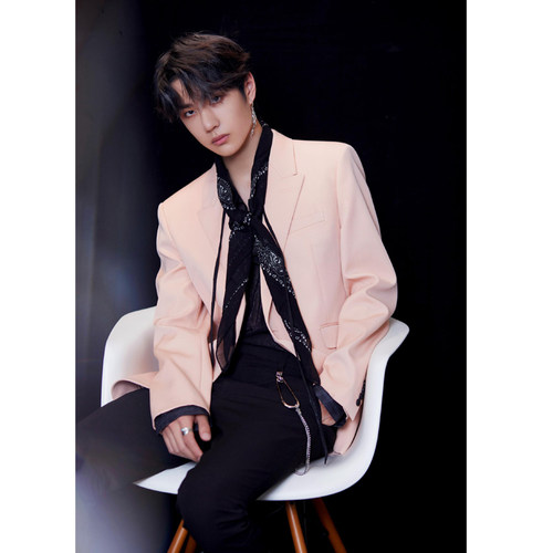 王一博明星同款嫩粉色小西装男宽松休闲春秋夏季时尚百搭薄外套服 - 图1