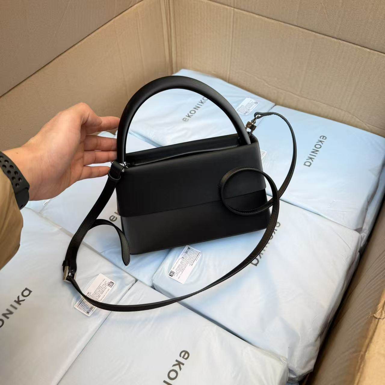 限量二三十个！出口俄罗斯！正价2000+！小众高端头层牛皮斜挎包,淘宝优惠券,粉丝福利购,淘宝优惠卷