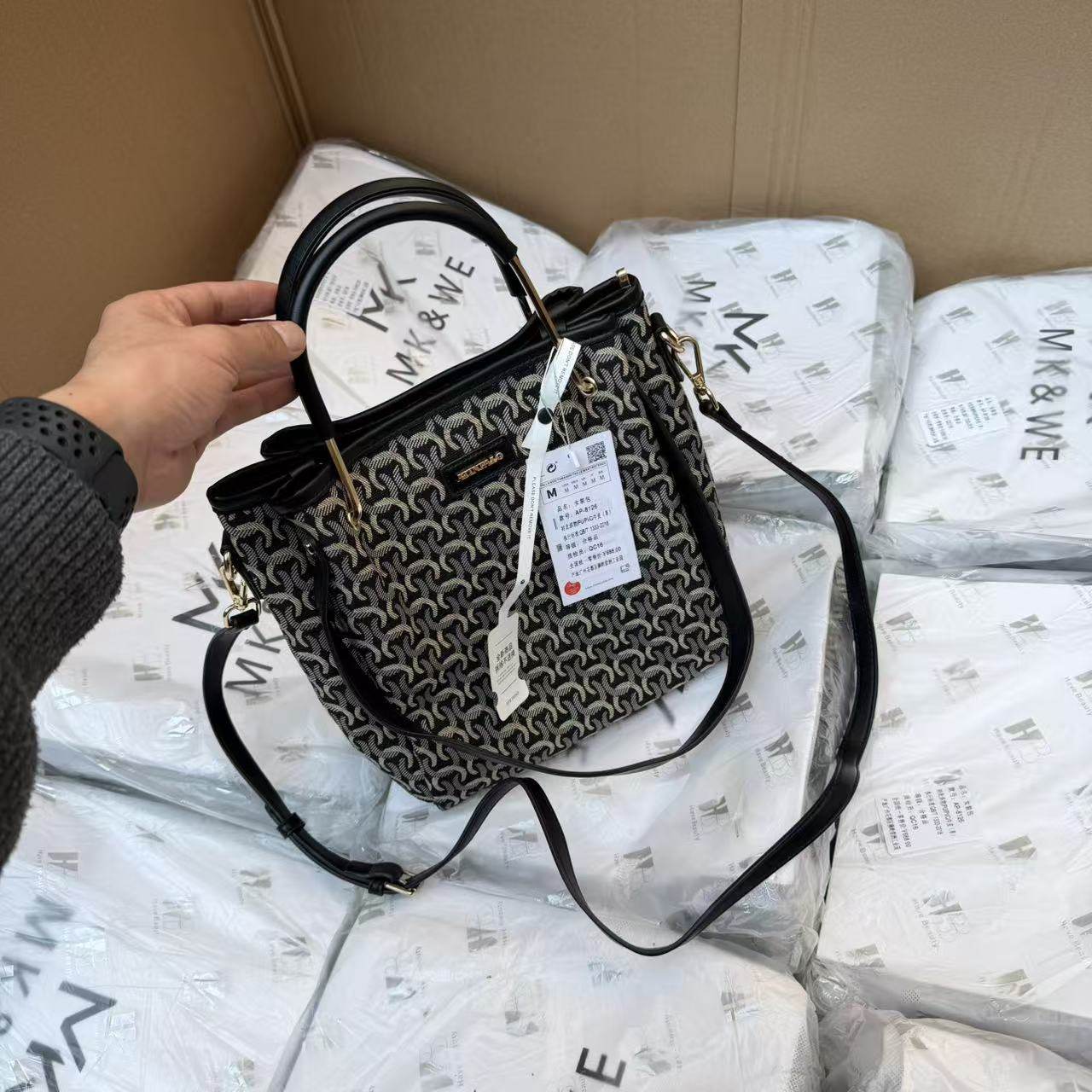 复古老钱风！吊牌价600+~国内公司单~经典提花面料老花水桶托特包,淘宝优惠券,粉丝福利购,淘宝优惠卷