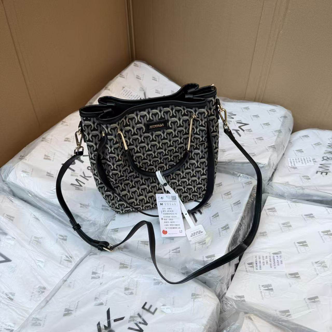 复古老钱风！吊牌价600+~国内公司单~经典提花面料老花水桶托特包,淘宝优惠券,粉丝福利购,淘宝优惠卷