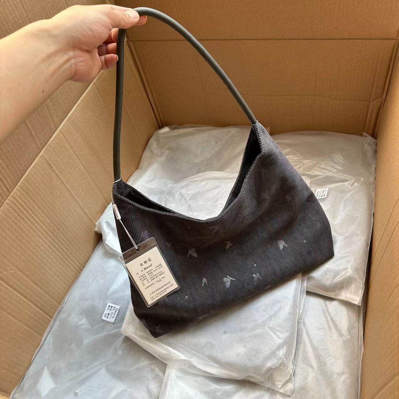 松弛感拉满！！吊牌价300+！复古灯芯绒蝴蝶压花竖条纹腋下托特包,淘宝优惠券,粉丝福利购,淘宝优惠卷