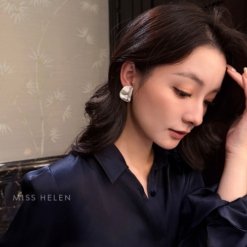 MISS HELEN艺术卷边耳夹女气质通勤银针耳钉小众百搭耳饰生日礼物 - 图2