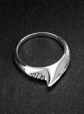 海盗船银饰鲨鱼牙戒指个性潮流款