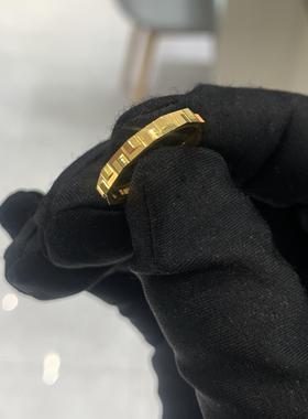 周大福几何方块素圈戒指