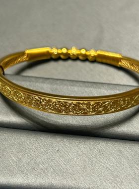 周大福卷草纹黄金贵妃镯