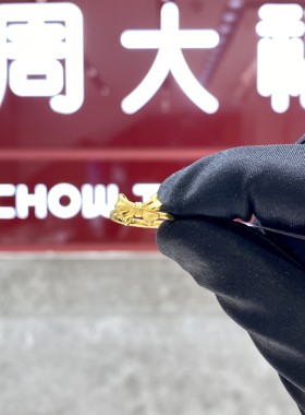 周大福蝴蝶结黄金戒指