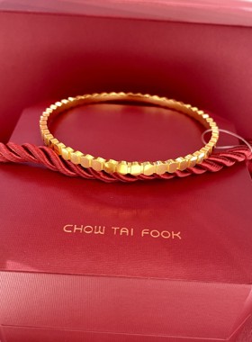 周大福几何密口蜂巢足金黄金手镯