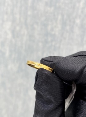 周大福星轨素圈黄金戒指