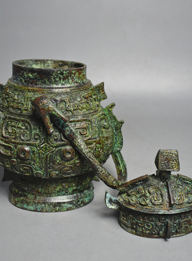 仿古青铜器兽面饕餮纹提梁卣摆件