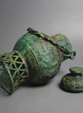 青铜器仿古兽面镂空提梁卣客厅做旧工艺品摆件客厅博古架复古装饰