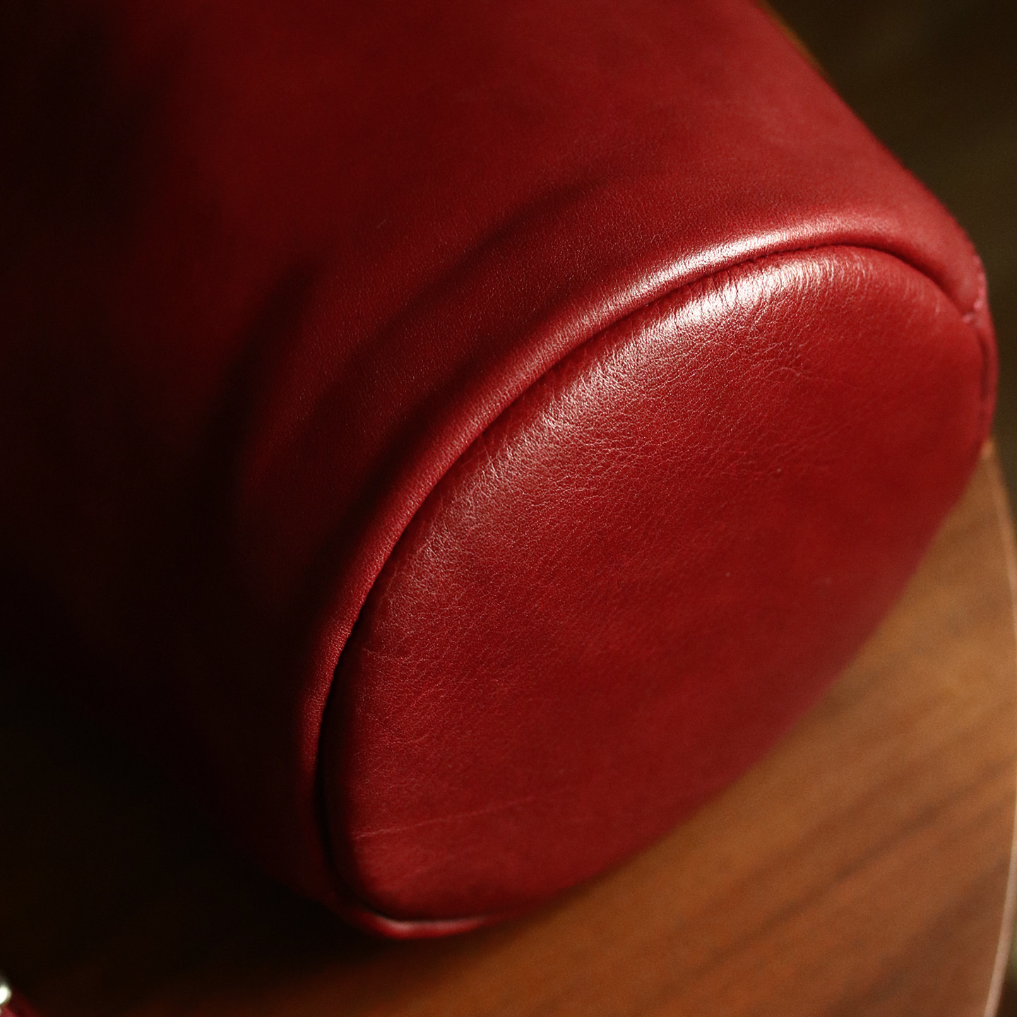 peshawar | 复古红色真皮水桶包女式头层牛皮高级感小个子手拎包,淘宝优惠券,粉丝福利购,淘宝优惠卷