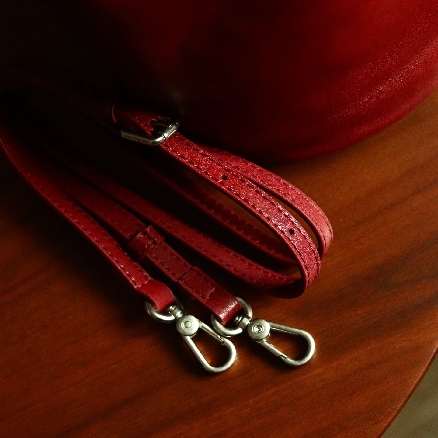 peshawar | 复古红色真皮水桶包女式头层牛皮高级感小个子手拎包,淘宝优惠券,粉丝福利购,淘宝优惠卷