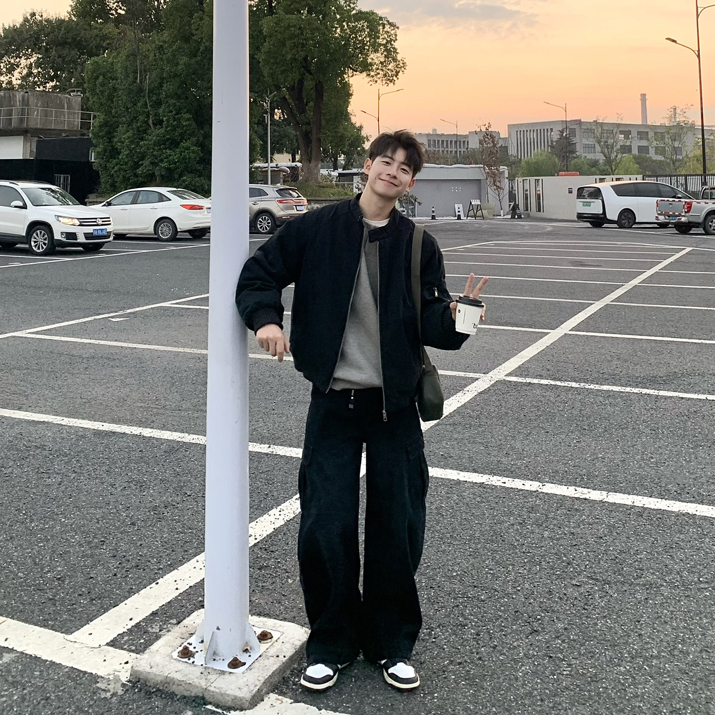 黑色短款巴恩风轻薄羽绒服男款2025新款冬季工装夹克加厚保暖外套,淘宝优惠券,粉丝福利购,淘宝优惠卷