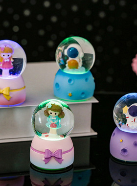 可爱宇航员迷你水晶球带灯书桌