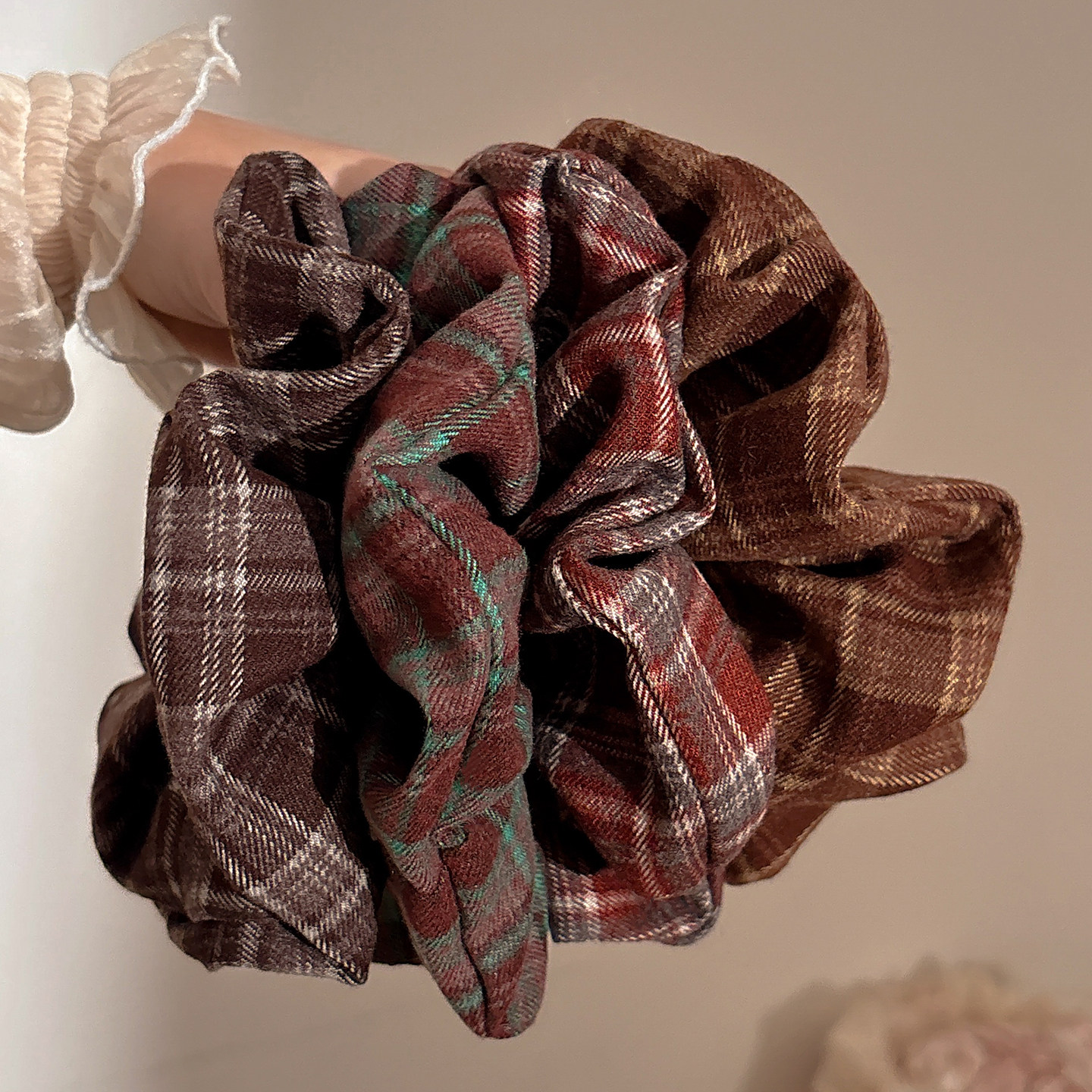 复古深色系格纹大肠发圈女2025新款秋冬发绳高弹力橡皮筋头绳发饰,淘宝优惠券,粉丝福利购,淘宝优惠卷