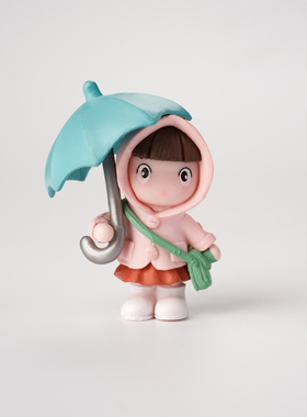 无聊了在下雨天看撑伞的小女孩