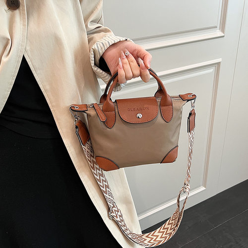 女士手提单肩斜挎包2025新款韩版潮时尚尼龙布撞色轻便实用包 - 图3