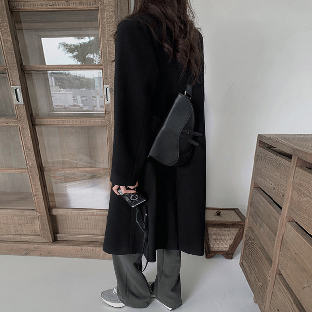 Black woolen coat for women 2020 popular Hepburn style