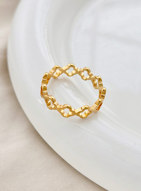 跨境简约镂空四叶草戒指女钛钢不掉色简约素圈小众设计百搭食指