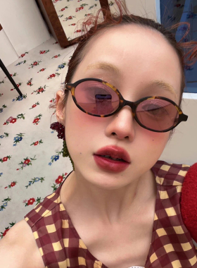 椭圆玳瑁色小框墨镜女书呆子时髦