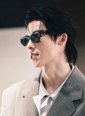 猫眼墨镜女2026新款复古俏皮小框眼镜小脸网红街拍凹造型太阳镜潮