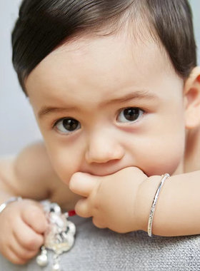 宝宝银手镯999纯银实心婴儿童男孩女长命锁满月周岁礼物镀银镯子