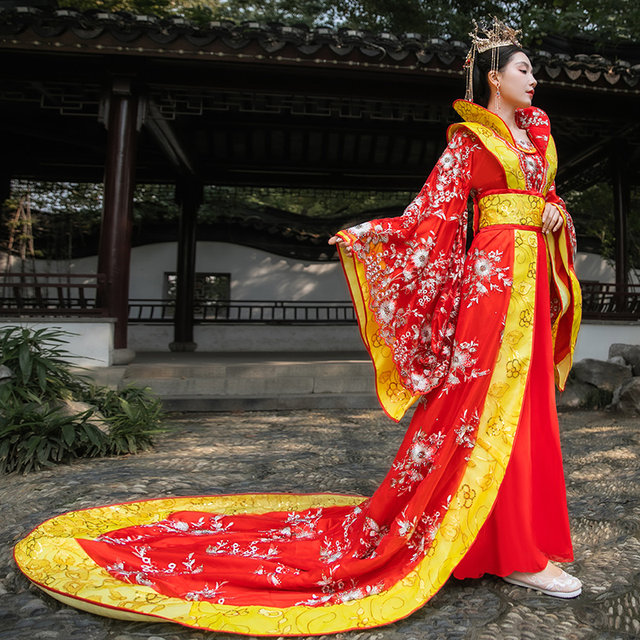 New stage costume queen red slippers