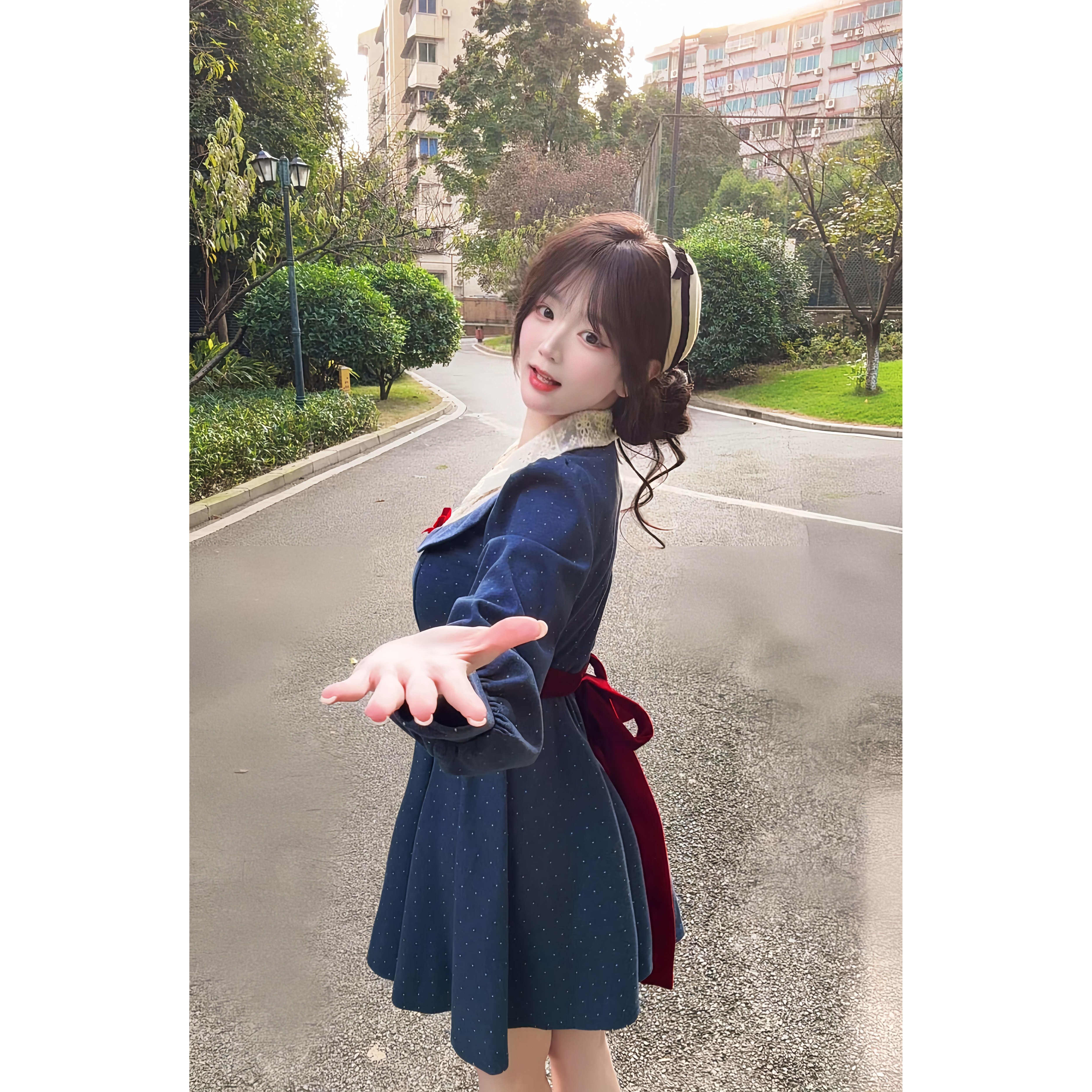 鬼马少女蕾丝翻领印花连衣裙秋冬miu千金感绑带收腰假两件波点裙,淘宝优惠券,粉丝福利购,淘宝优惠卷