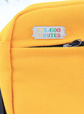 525600 Minutes 吉屋出租Rent音乐剧金属徽章胸针配饰 Pins