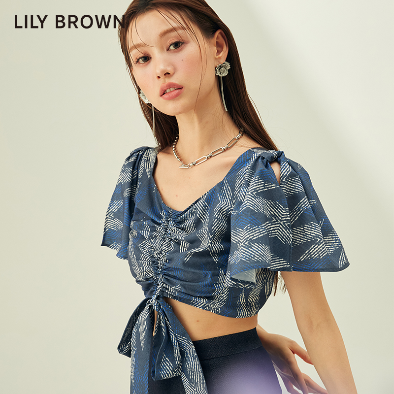 LILY BROWN春夏款 甜酷V领露背抽褶短款衬衫上衣LWFB232086 - 图1