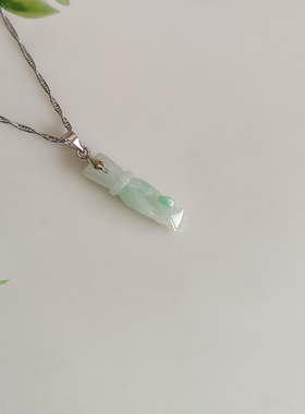 新款正品天然翡翠翠绿精致气质独特掌上明珠玉吊坠项链坠防过敏