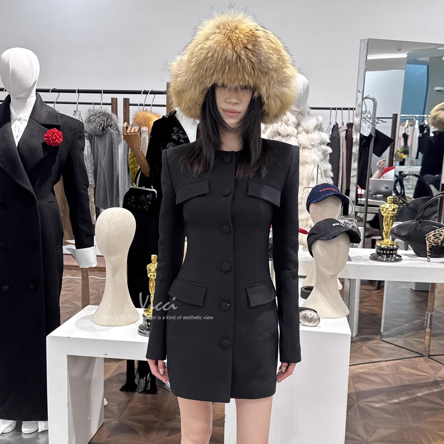 法式复古小香风无领连衣裙高级百搭单排扣修身收腰圆领垫肩西装裙