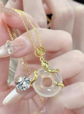 小红书爆款灵蛇缠绕平安扣项链2025本命年生肖蛇形锁骨链一件代发