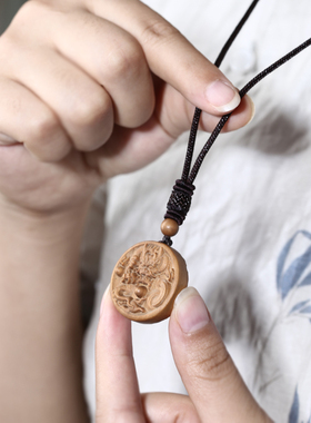 男女款印度老山檀祥龙雕刻吊坠