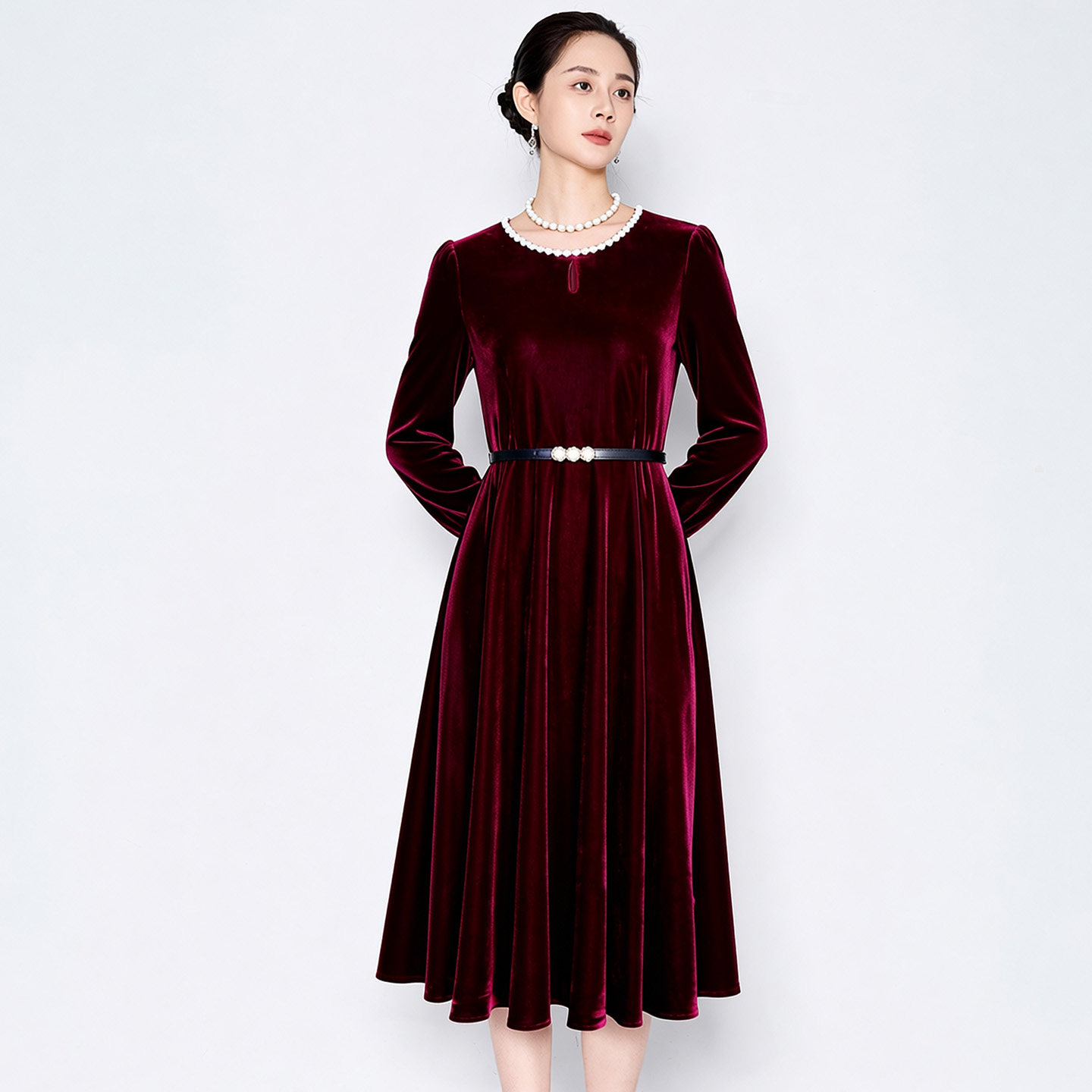 马天奴2026春夏新款钉珠圆领丝绒连衣裙子收腰长袖气质复古法式女,淘宝优惠券,粉丝福利购,淘宝优惠卷