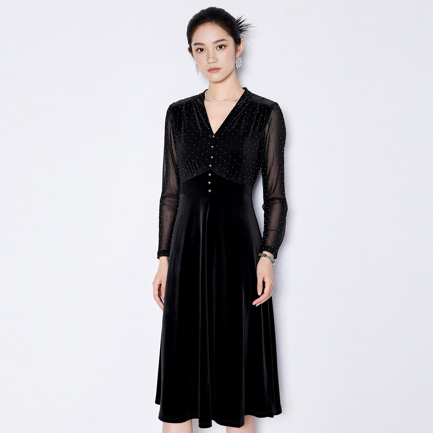 马天奴2025秋冬新款黑色丝绒烫钻连衣裙子V领收腰长袖气质法式女