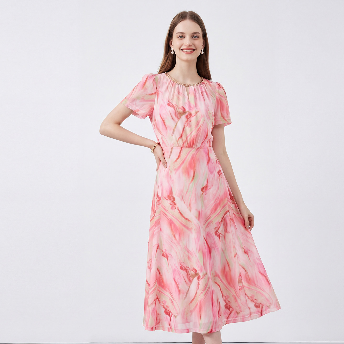 马天奴2025夏季新款浅粉印花连衣裙子圆领链条短袖收腰气质时尚女