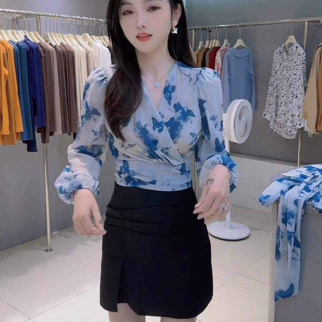 2025新款法式复古水墨晕染V领系带雪纺衬衫高腰短裙今年流行套装,淘宝优惠券,粉丝福利购,淘宝优惠卷