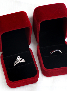 新款结婚对戒两个红色盒子装