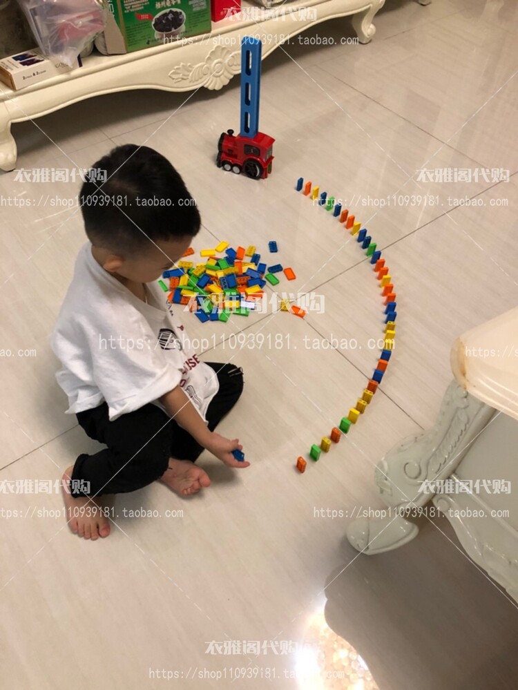 ??多米诺骨牌电动自动发牌小火车 衣雅阁代购多米诺骨牌
