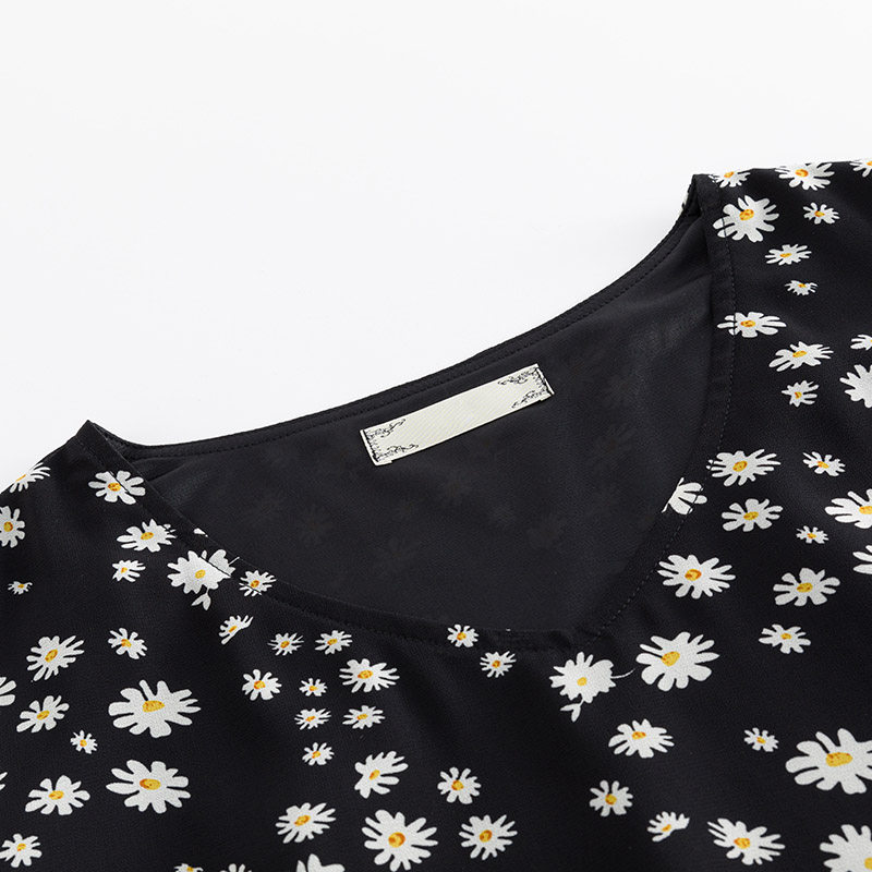 胖mm大码宽松百搭v领小雏菊潮上衣 云妃秀大码女装