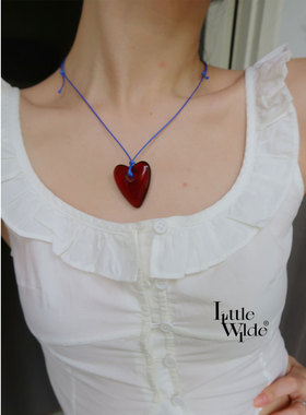 小王尔德亚克力夸张时髦爱心吊坠