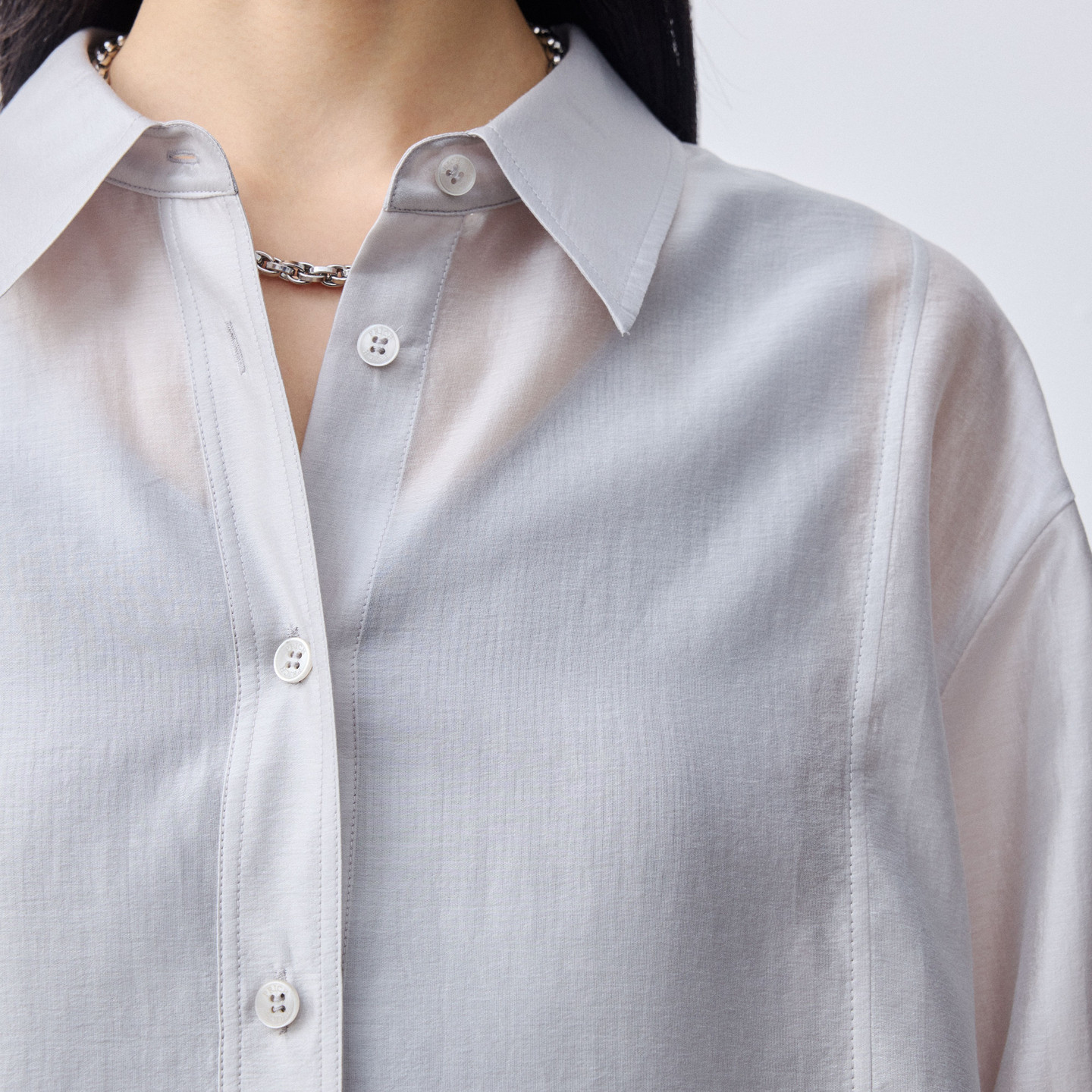 【莱赛尔】PRICH简约下摆开叉衬衫2026春新款轻薄光泽宽松上衣女,淘宝优惠券,粉丝福利购,淘宝优惠卷