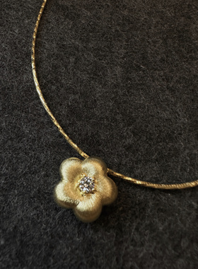 UMI STUDIO|轻珠宝·S925银镀金意大利拉丝五花吊坠闪花蛇骨项圈