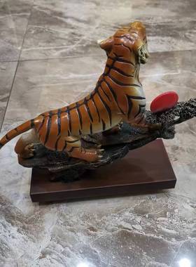 时尚精品纯铜虎啸山河工艺品摆件