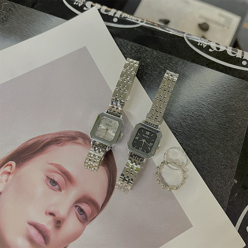 新款经典小众方形学生ins手表女复古chic文艺小巧表盘钢带表女士 - 图1