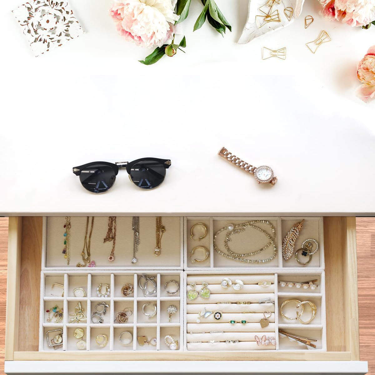 Beige jewelry storage box divided display box