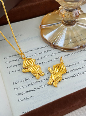 轻奢小众高级感cnc碎冰冰太空人宇航员吊坠精致沙金锁骨链送闺蜜